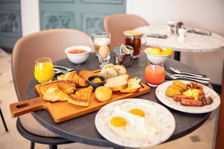 Breakfast/Coffee Service 52 of 88