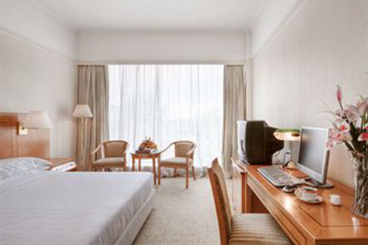 Room 8 of 17
