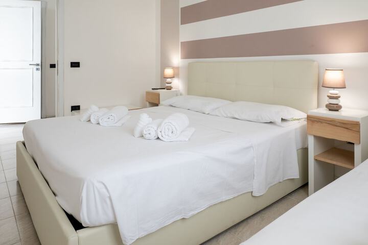 Room 3 of 49