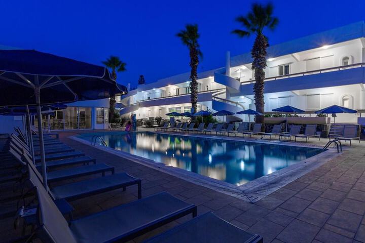 Pool Hotel