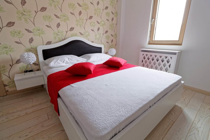 Room 2 of 71