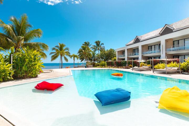 Cooks Bay Hotel & Suites
