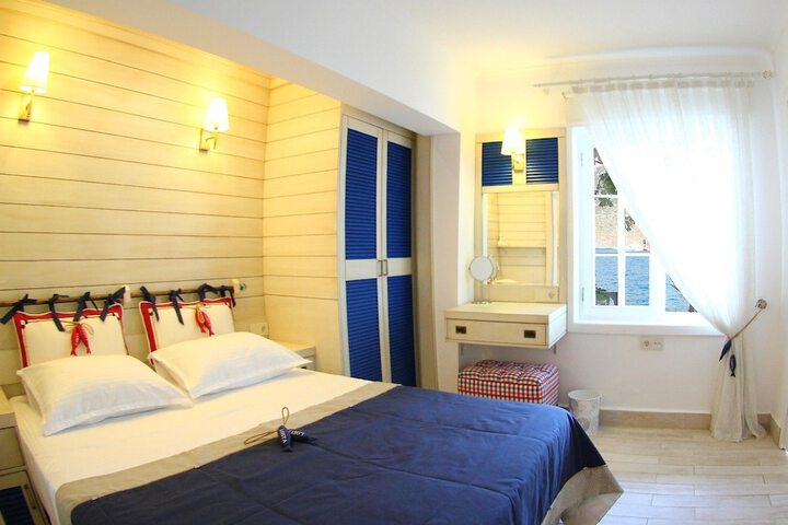 Room 7 of 80