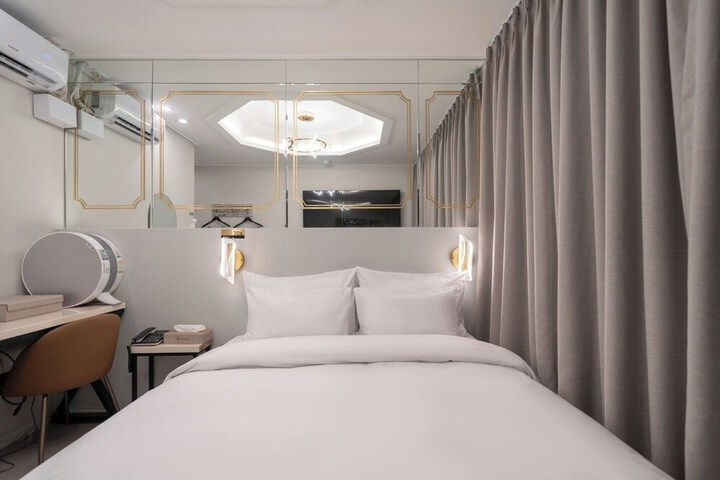 Room 15 of 43