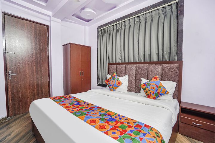 Room 13 of 28