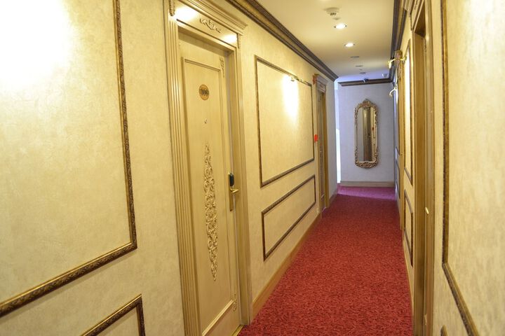 Ballroom/Hall 86 of 119