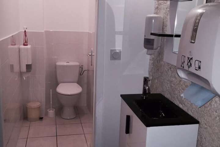 Room 9 of 12