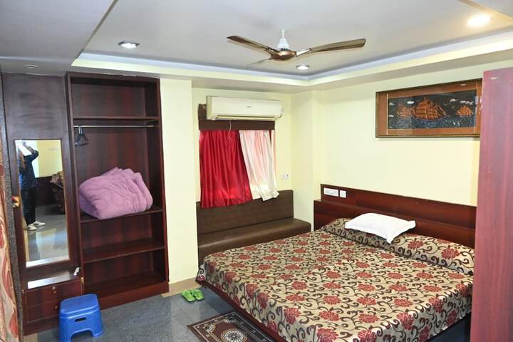 Room 5 of 23