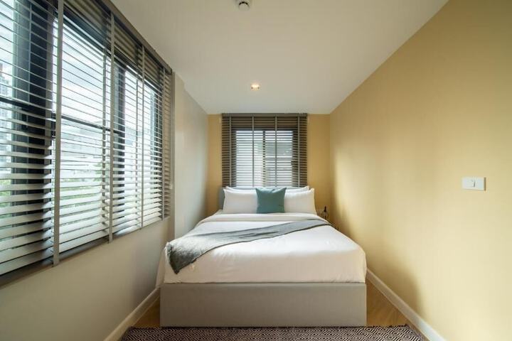 Room 9 of 35
