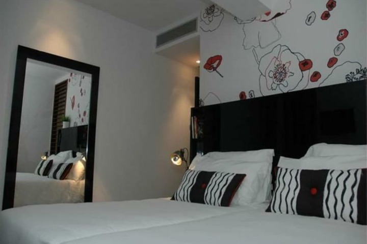 Room 11 of 36