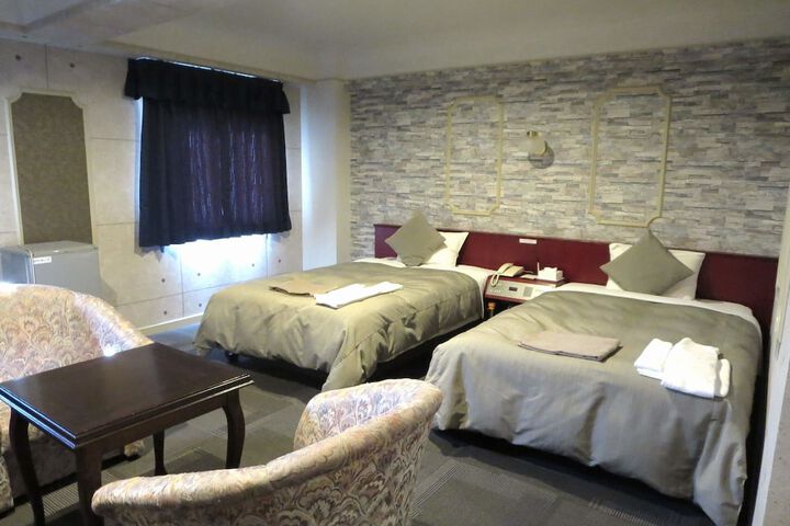 Room 3 of 33