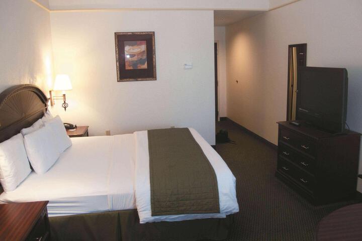 1 King Bed (3 of 4)