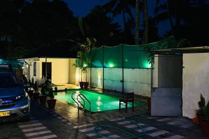Pool 4 of 12