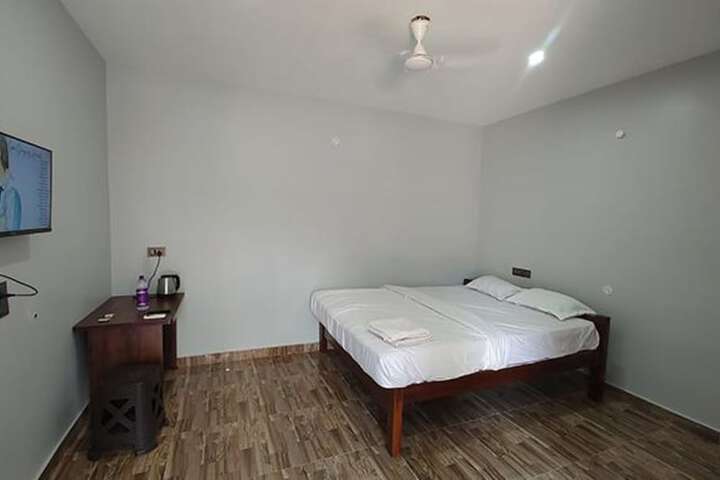 Room 5 of 18