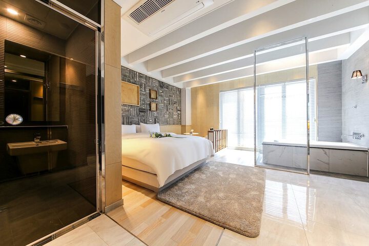 Room 29 of 74