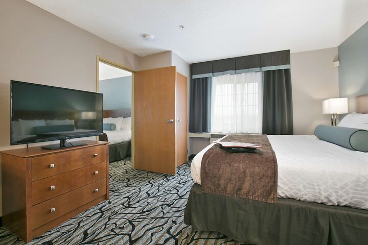 Suite 2 Queen Beds Sofa Bed Microwave and Refrigerator Full Breakfast (41 of 59)