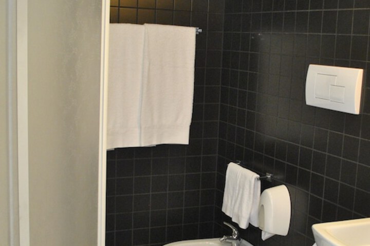 Room 16 of 37