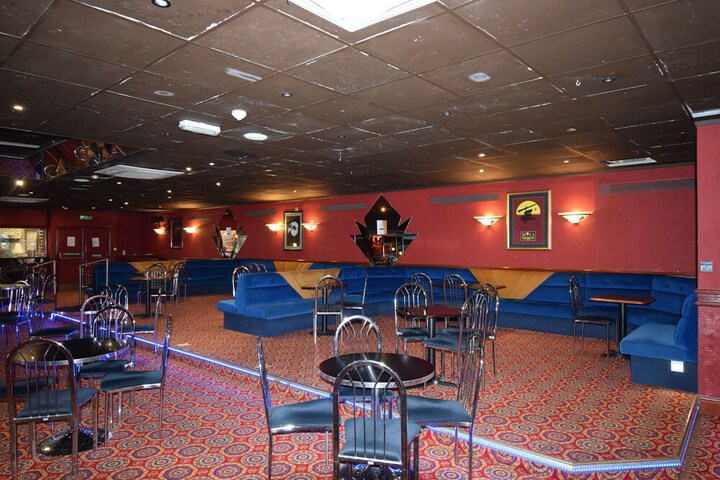 Lounge 85 of 92
