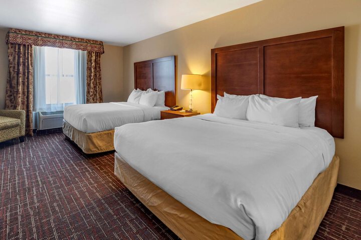 2 Queen Beds (9 of 18)