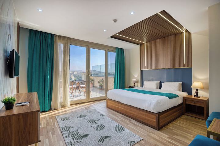 Room 25 of 103