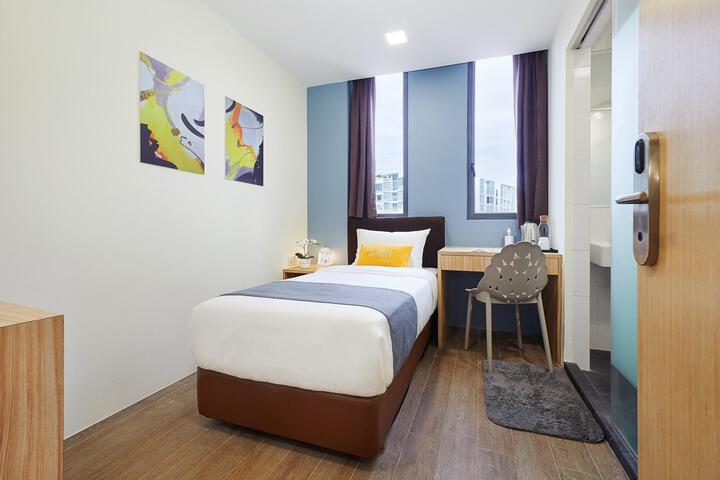 Room 1 of 24