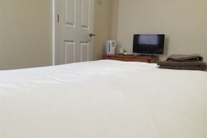 Room 10 of 14
