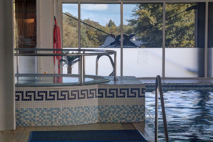 Pool 60 of 112