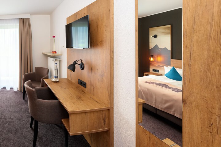 Room 4 of 40