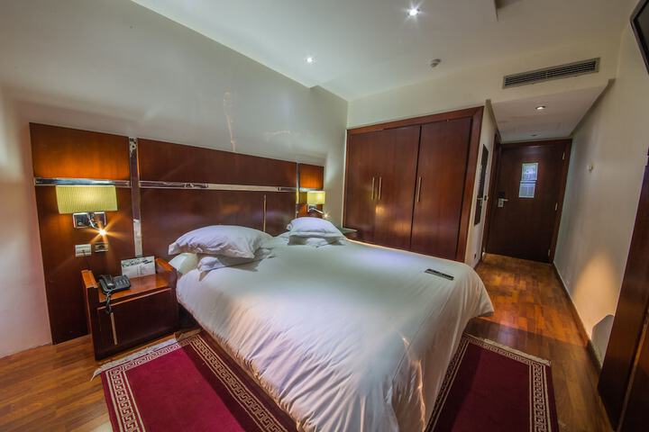 Room 7 of 24