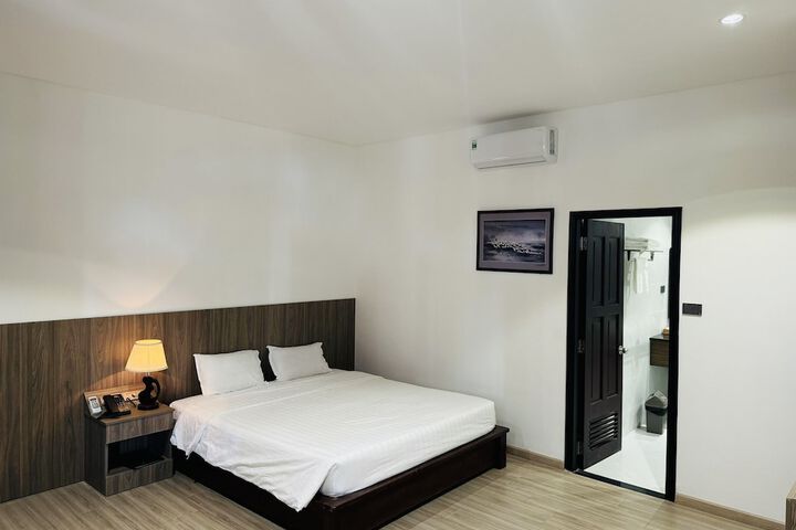 Room 12 of 140