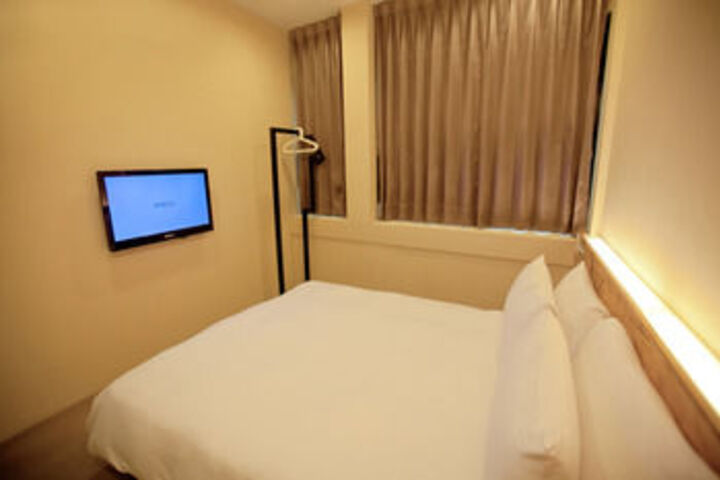 Room 16 of 33