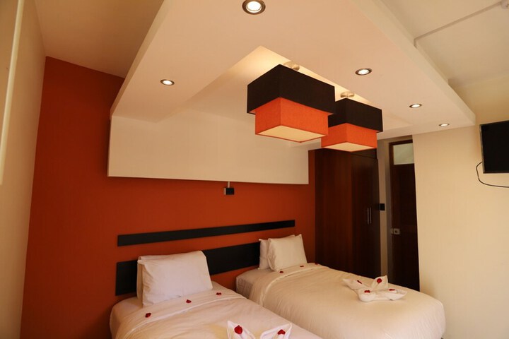 Room 8 of 17