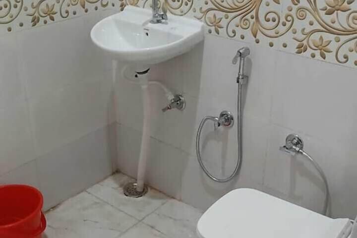 Room 16 of 19