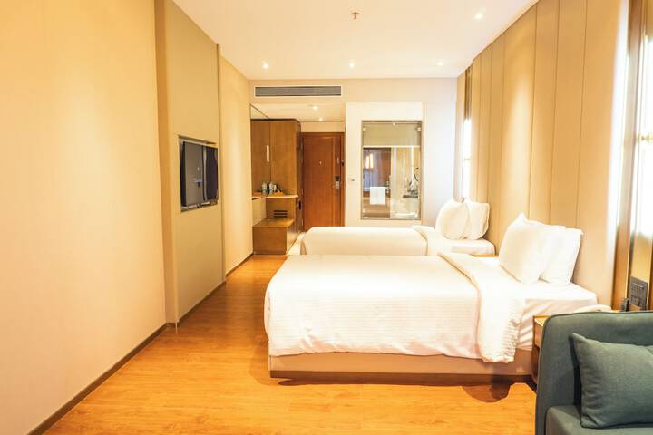 Room 6 of 53