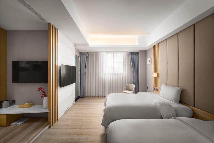 Room 27 of 50