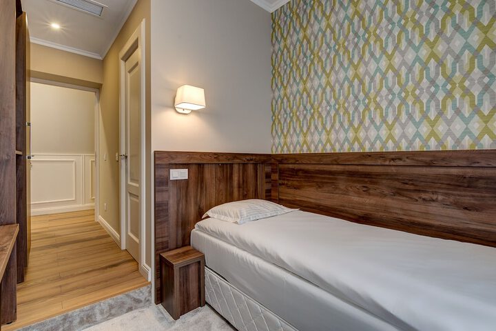 Room 2 of 19