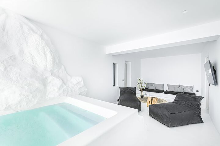 Pool 93 of 166