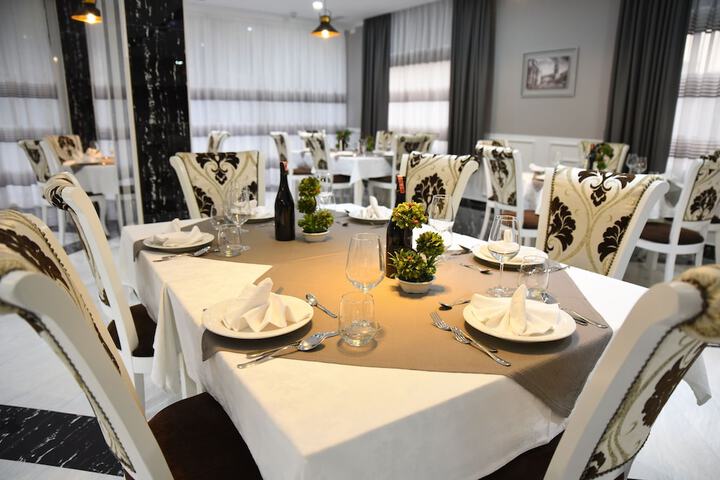 Dining 104 of 121