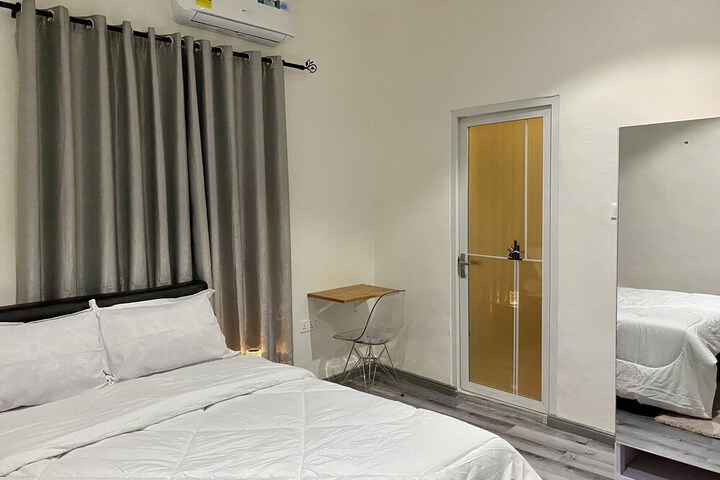 Room 35 of 77