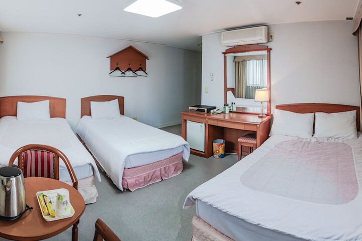 Room 20 of 33