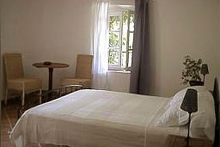Room 7 of 33