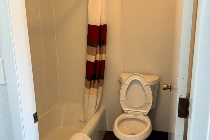 Basic Double Room (2 of 2)