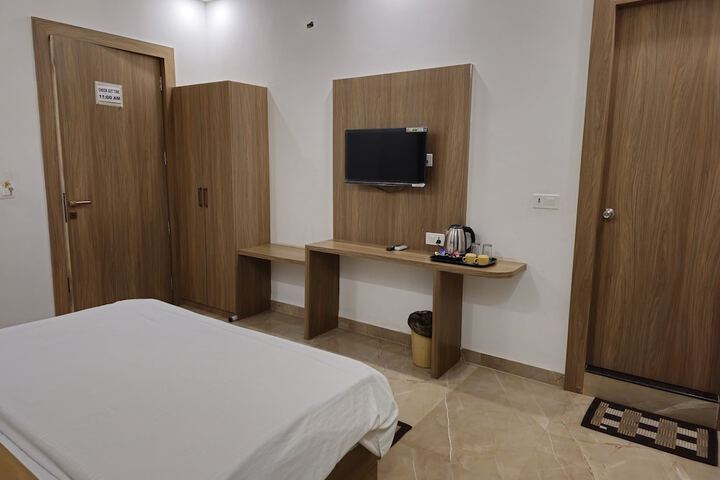 Room 5 of 15