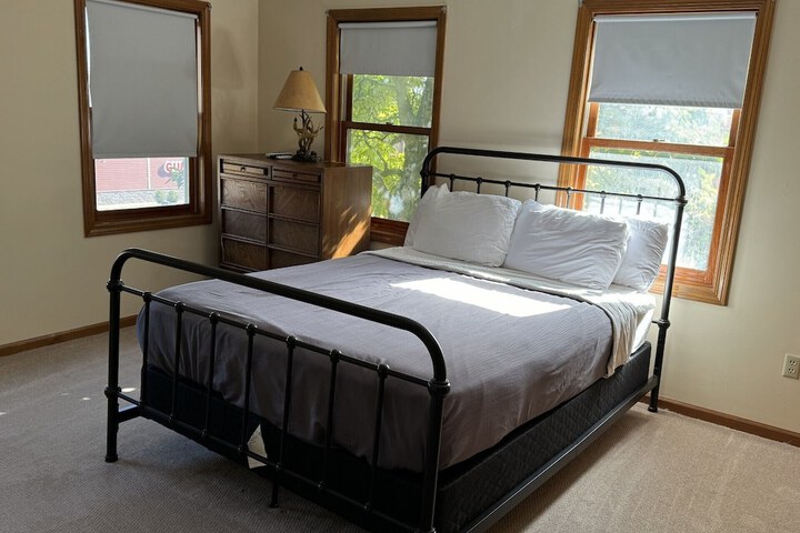 2 Queen Beds Micfridge (6 of 42)