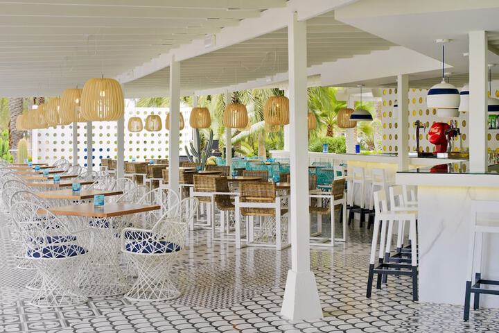 Hotel Pool