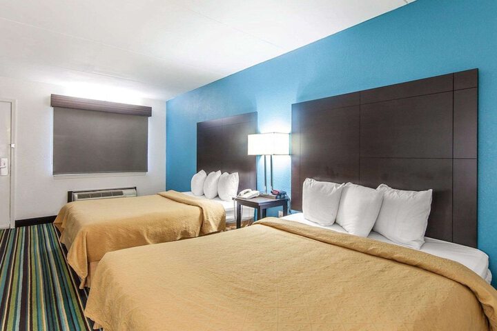 2 Double Beds (3 of 9)