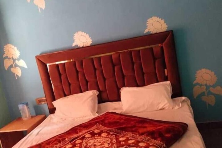 Room 8 of 40