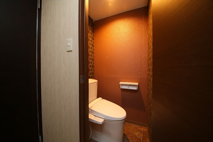 Room 9 of 80