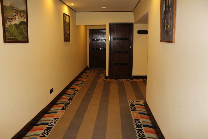 Ballroom/Hall 31 of 34