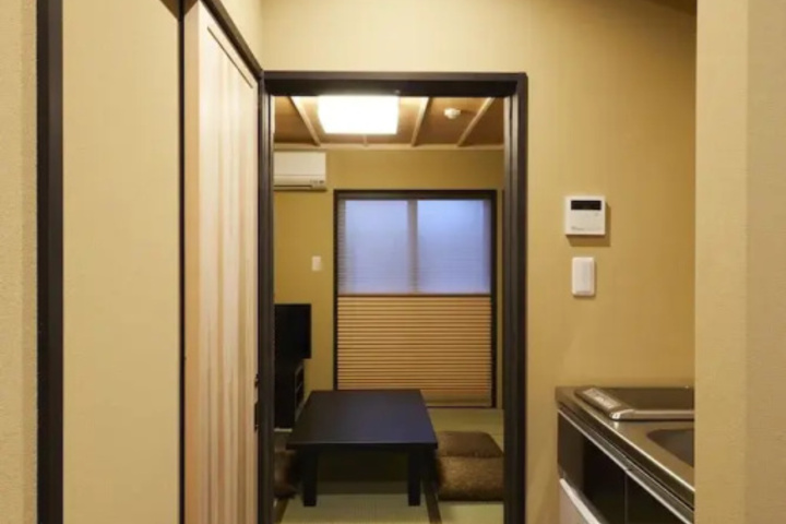Room 6 of 14